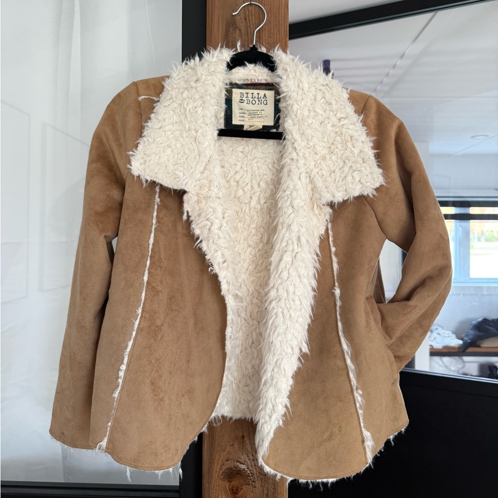 BillaBong. Women's Cozy Tan and Cream Teddy Jacket